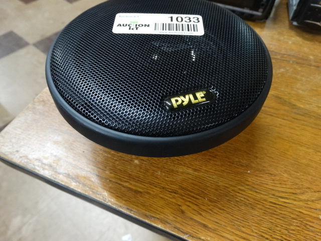 lot 1033 image: New Pyle 5.25 2 way speaker