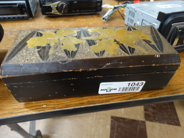 lot 1043 image: Vintage brasswood Selfix six-transistor radiojewelry box