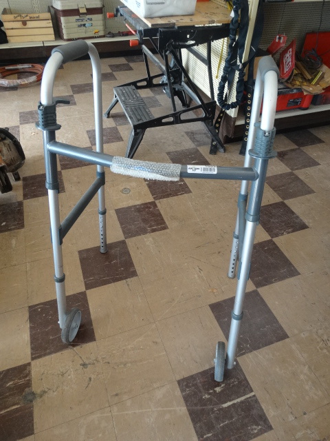 lot 1053 image: New aluminum walker