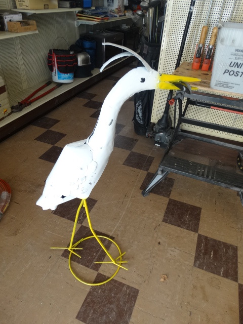 lot 1082 image: Metal yard decor Crane w fish- 39 tall