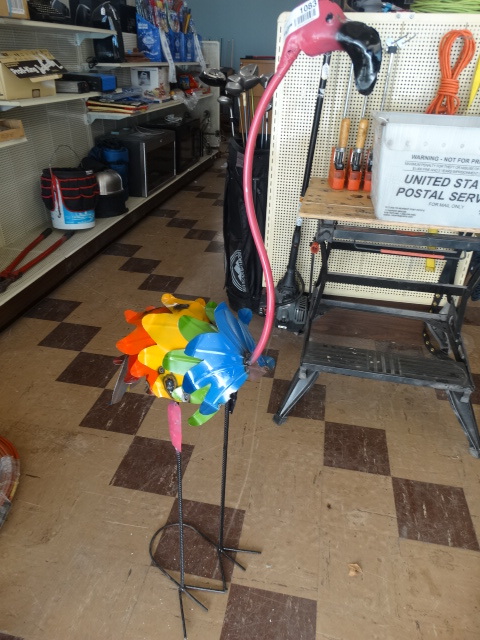 lot 1083 image: Metal yard decor flamingo- 51 tall