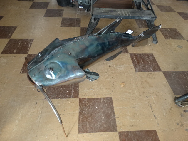 lot 1085 image: Metal yard decor catfish- 45 long