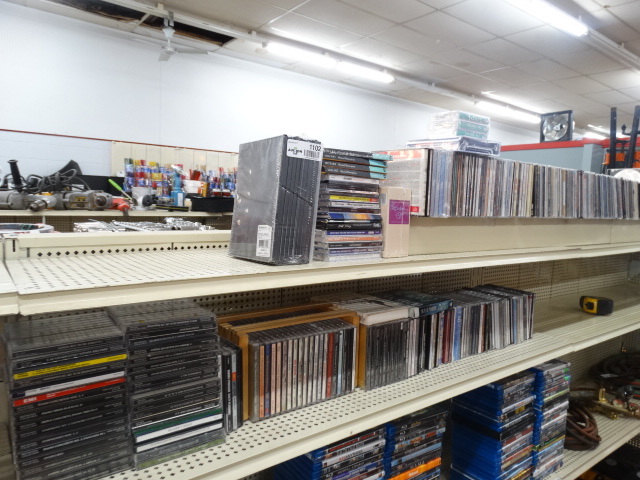 lot 1102 image: Huge lot of 305 various CDS