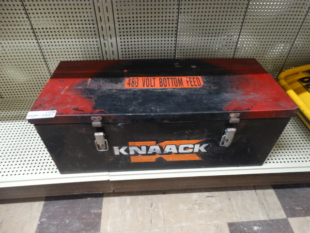 lot 1109 image: Knaack metal tool box