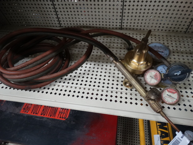 lot 1112 image: Torch set w gauges