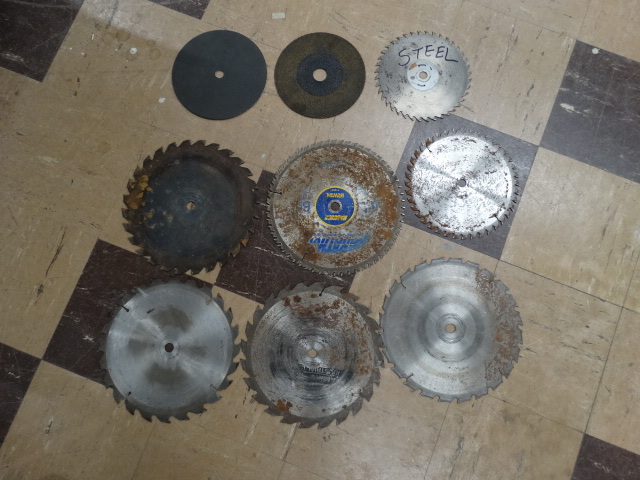 lot 1115 image: 9 various saw blades