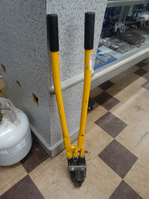 lot 1116 image: Pipe fitting compression tool w 2 fittings