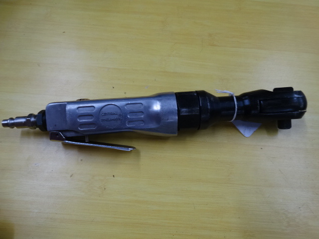lot 1135 image: 38 in air ratchet wrench