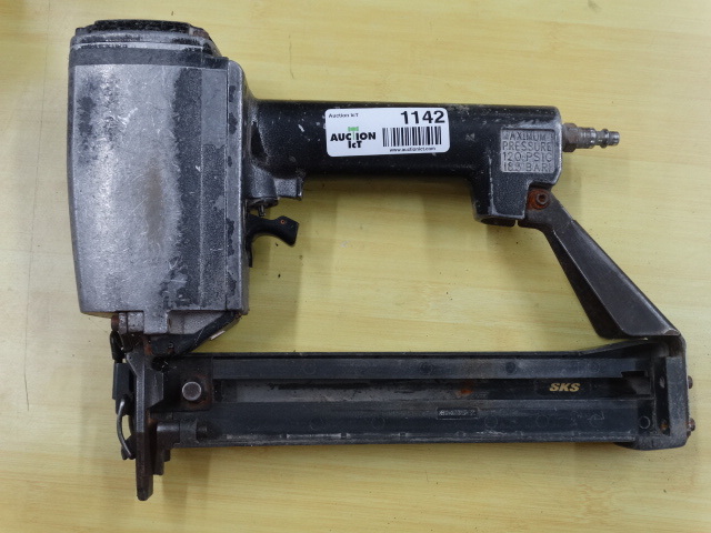 lot 1142 image: Senco framing gun