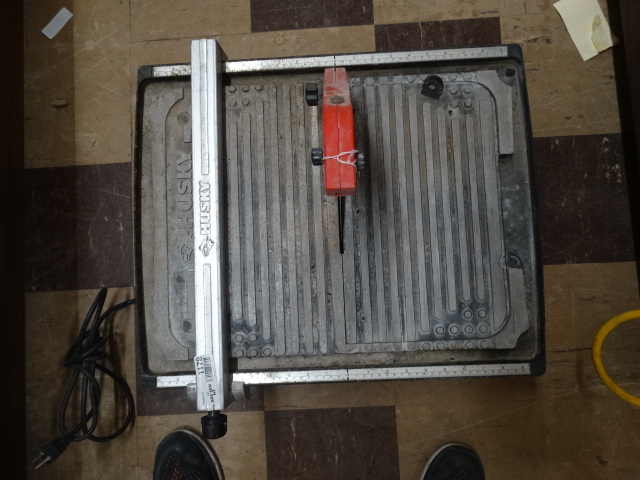 lot 1178 image: Husky Tile Saw