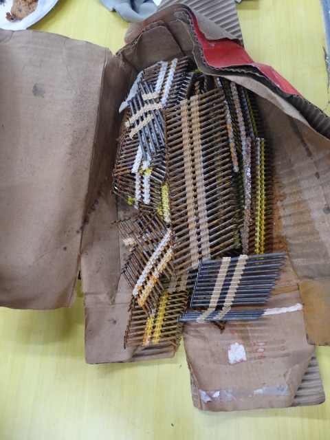 lot 1180 image: Lot of Senco roofing nails