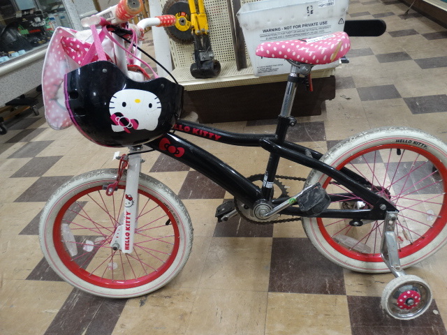 lot 1185 image: Hello Kitty Childrens Bike w Matching Helmet and Training Wheels