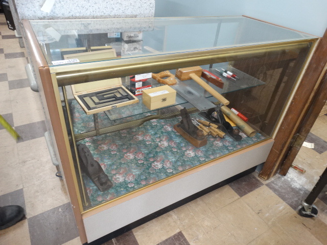 lot 1190 image: Glass Display Show Case
