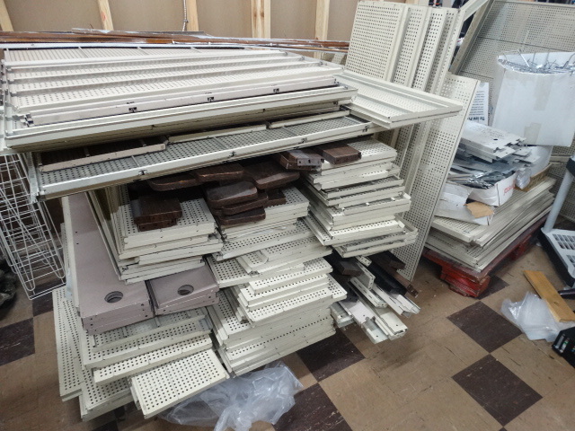 lot 1201 image: 2 pallets Gondola shelves and Brakets