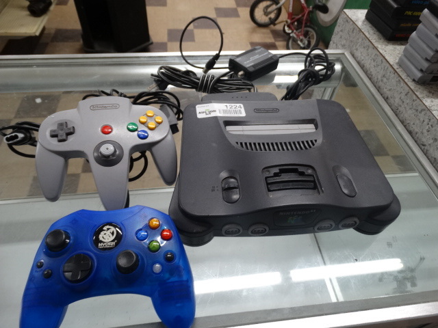 lot 1224 image: Nintendo 64 wirh 2 controlers