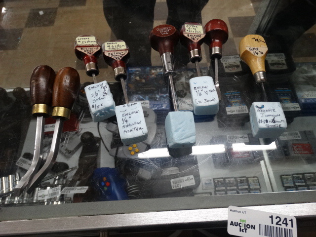 lot 1241 image: 8 wood working tools