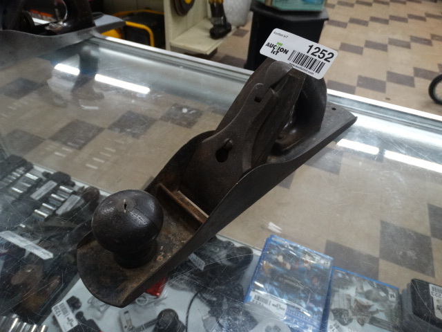 lot 1252 image: Wood hand plane