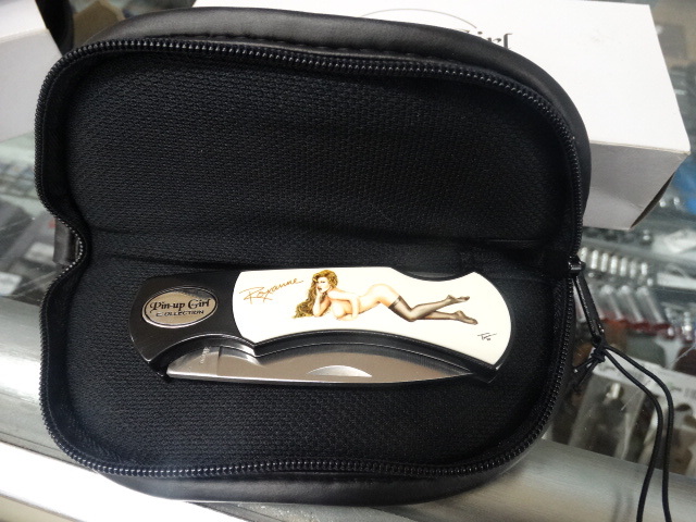 lot 1258 image: pin up girl collection pocket� knife with case