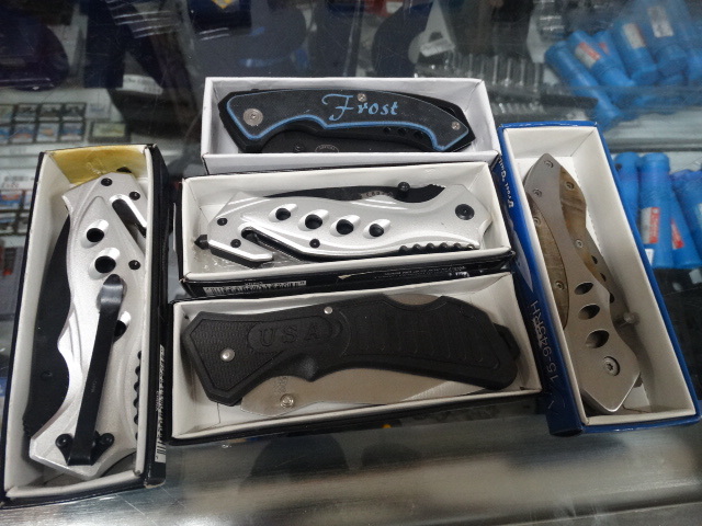 lot 1269 image: 5 NIB pocket knives