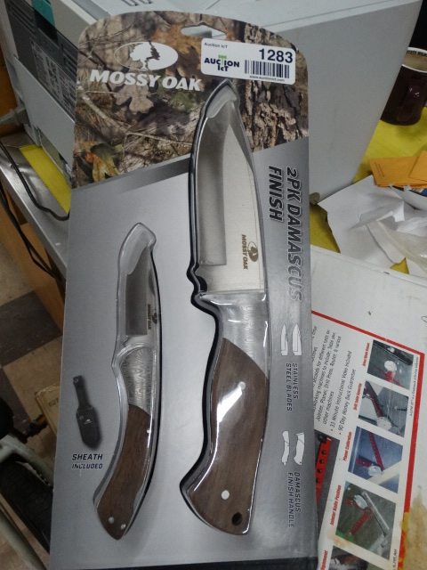 lot 1283 image: Mossy Oak 2 pc Damascus knife set-New in package