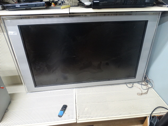 lot 1296 image: Sony Flat Screen 52 TV Works