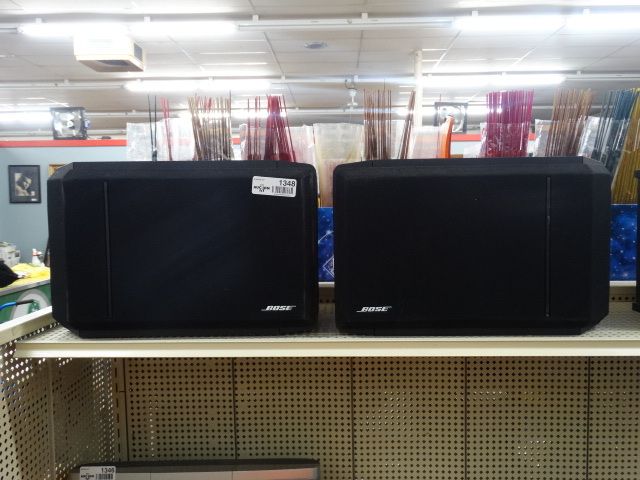 lot 1348 image: Pair of Bose speakers