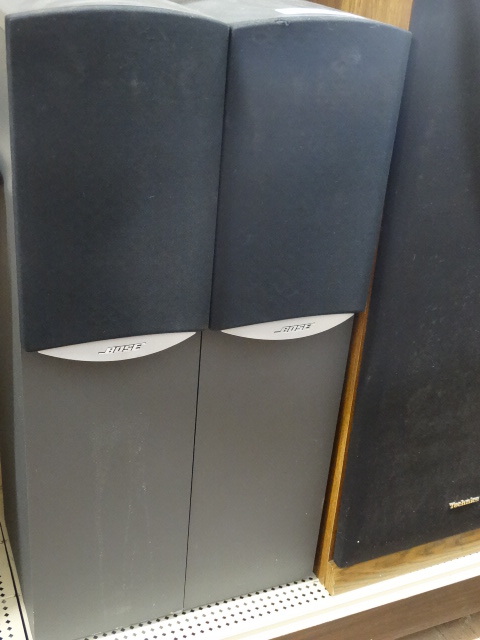 lot 1351 image: Pair of Bose tower speakers