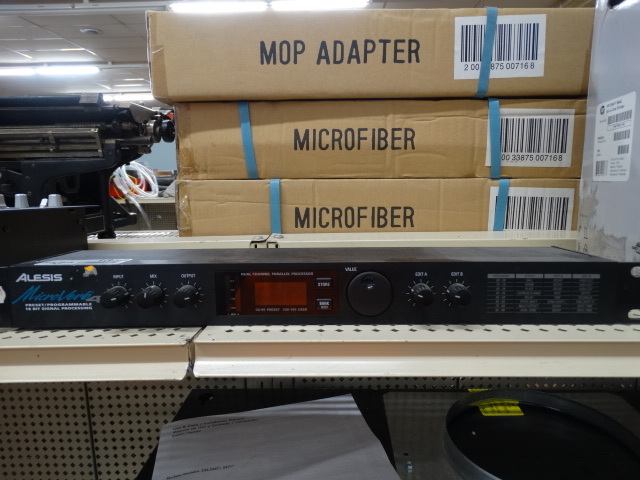 lot 1358 image: Alesis Micro Verb4 presetprogrmmable 18 bit signal processing