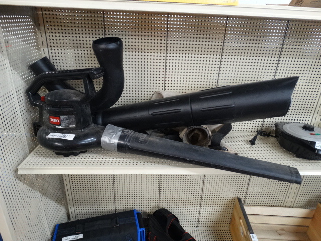 lot 1371 image: Toro electric blower