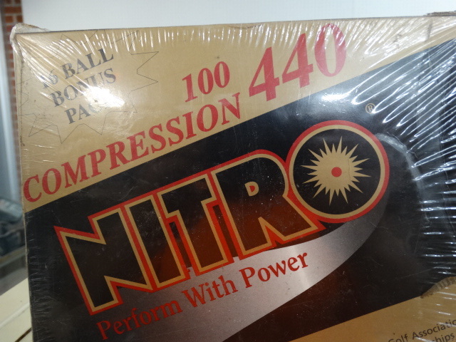 lot 1373 image: Nitro 16 ball bonus pack golf balls