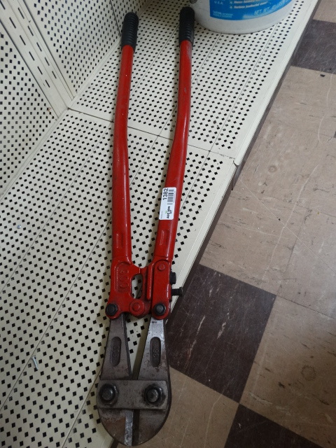 lot 1382 image: 36 bolt cutters