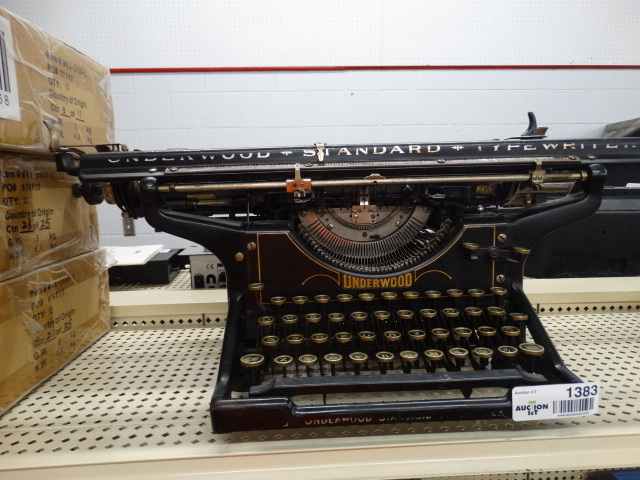 lot 1383 image: Vintage Underwood typewriter
