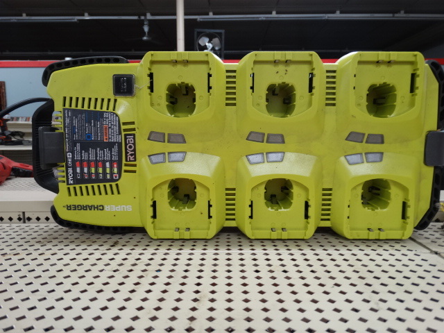 lot 1407 image: Ryobi 6 battery super charger