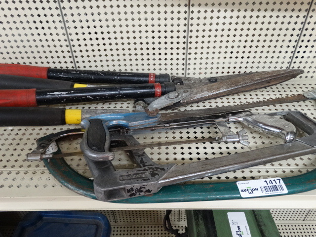 lot 1417 image: Lot of tree saws & garden shears