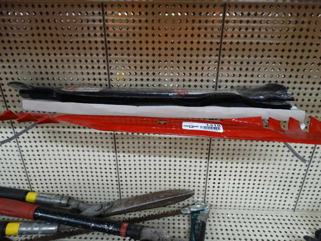 lot 1418 image: Lot of new lawn mower blades