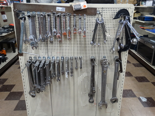 lot 1425 image: HUGE lot of various wrenches