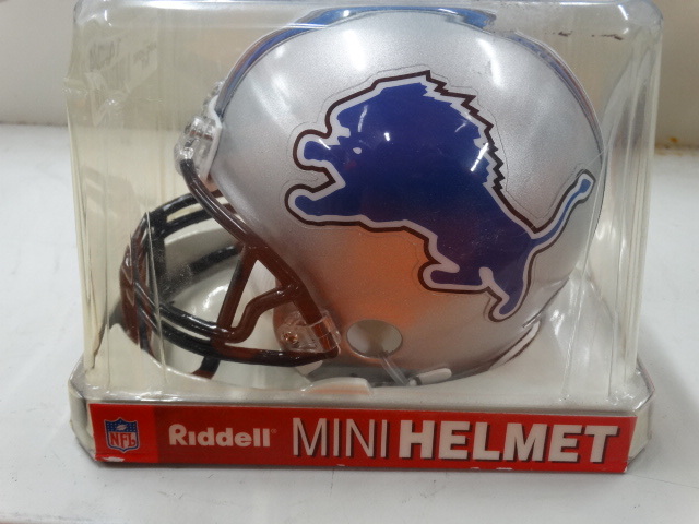 lot 1434 image: Ridell mini helmut