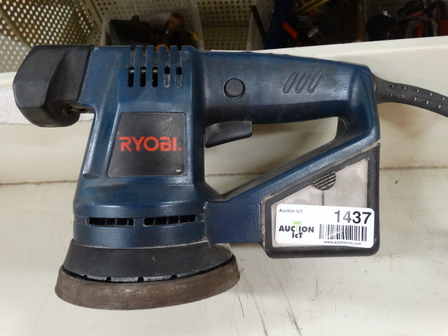 lot 1437 image: Ryobi sander