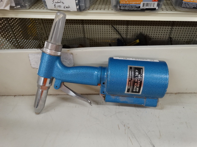 lot 1441 image: Air riveter