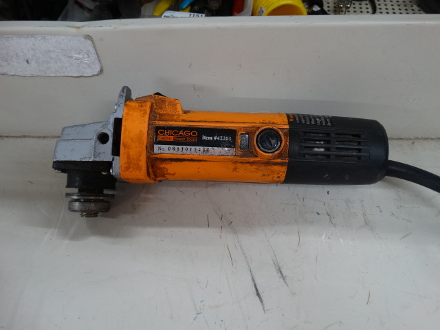 lot 1446 image: 4 angle grinder