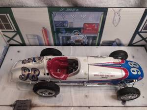 lot 2000 image: Carousel 1 Watson Roadster 1962 Indianapolis 500 Pole 150.370 mph #4403