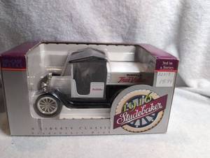 lot 2014 image: Liberty Classics 1916 Studebaker True Value Hardware Diecast Model Bank