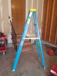 lot 1002 image: Werner 6ft Fiberglass Step Ladder