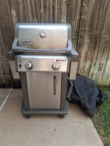 lot 1010 image: Weber Spirit 2-Burner Gas Grill with Cover