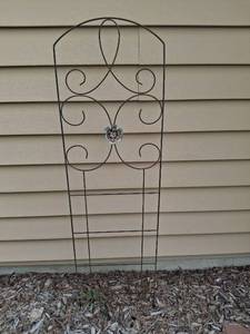 lot 1012 image: Metal Garden Arbor Trellis with Scrollwork Design and Flower Finial