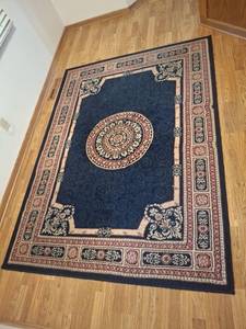 lot 1024 image: Area Rug with Circular Center Medallion