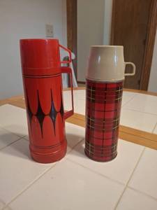 lot 1031 image: Thermos Beverage Bottle Set - 2 Count