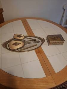 lot 1039 image: Decorative Vanity Set with Brushes, Comb, and Jewelry Box