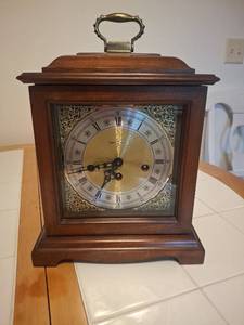 lot 1041 image: Howard Miller Bracket Clock with Roman Numerals and Decorative Dial