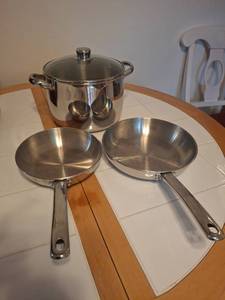 lot 1043 image: Select 3 Piece Cookware Set